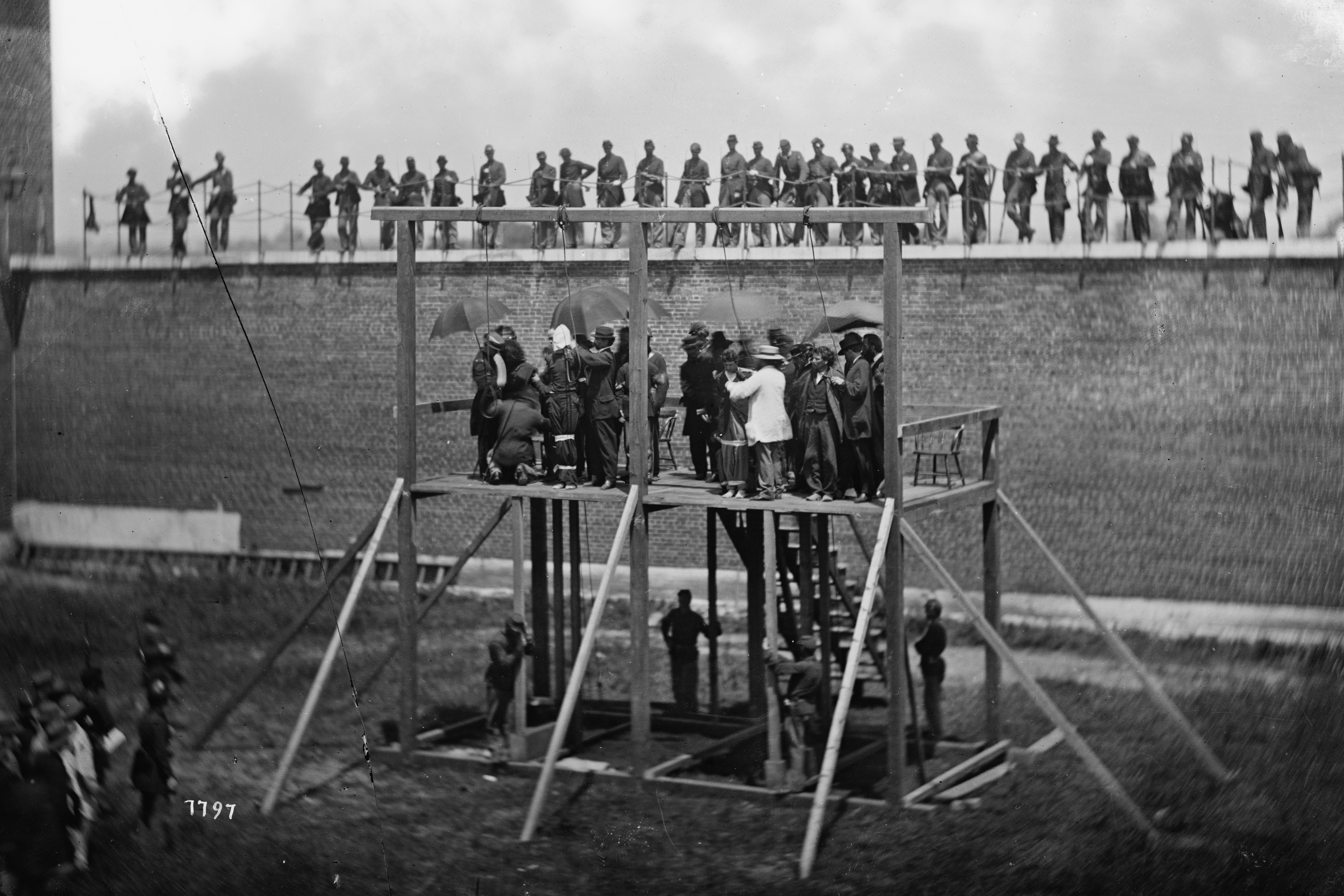 Alexander Gardner, Esecuzione di Mary Surratt, Lewis Powell, David Herold e George Atzerodt, 7 luglio 1865 (Library of Congress, Washington, D.C.)